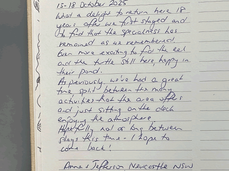 Handwritten holiday home visitor review from September documenting family vacation memories